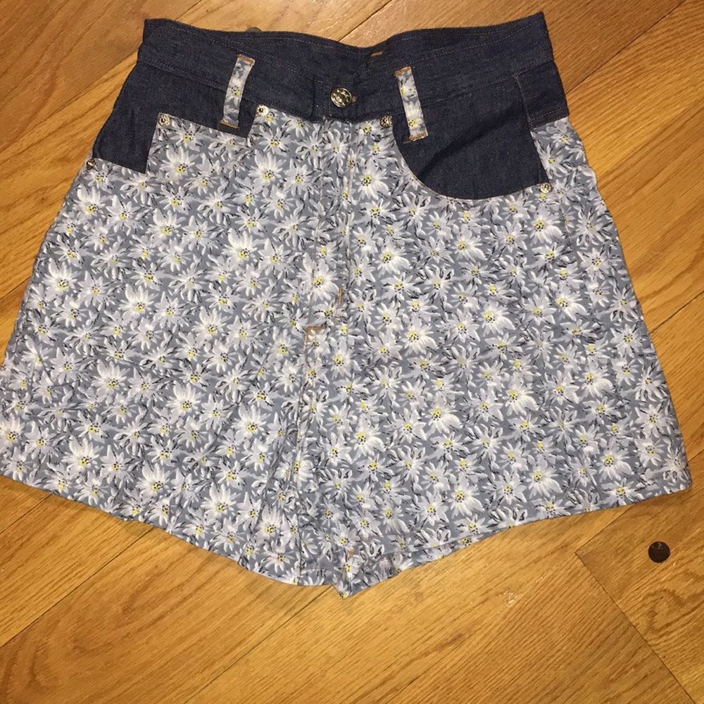 NWOT Daisy Shorts